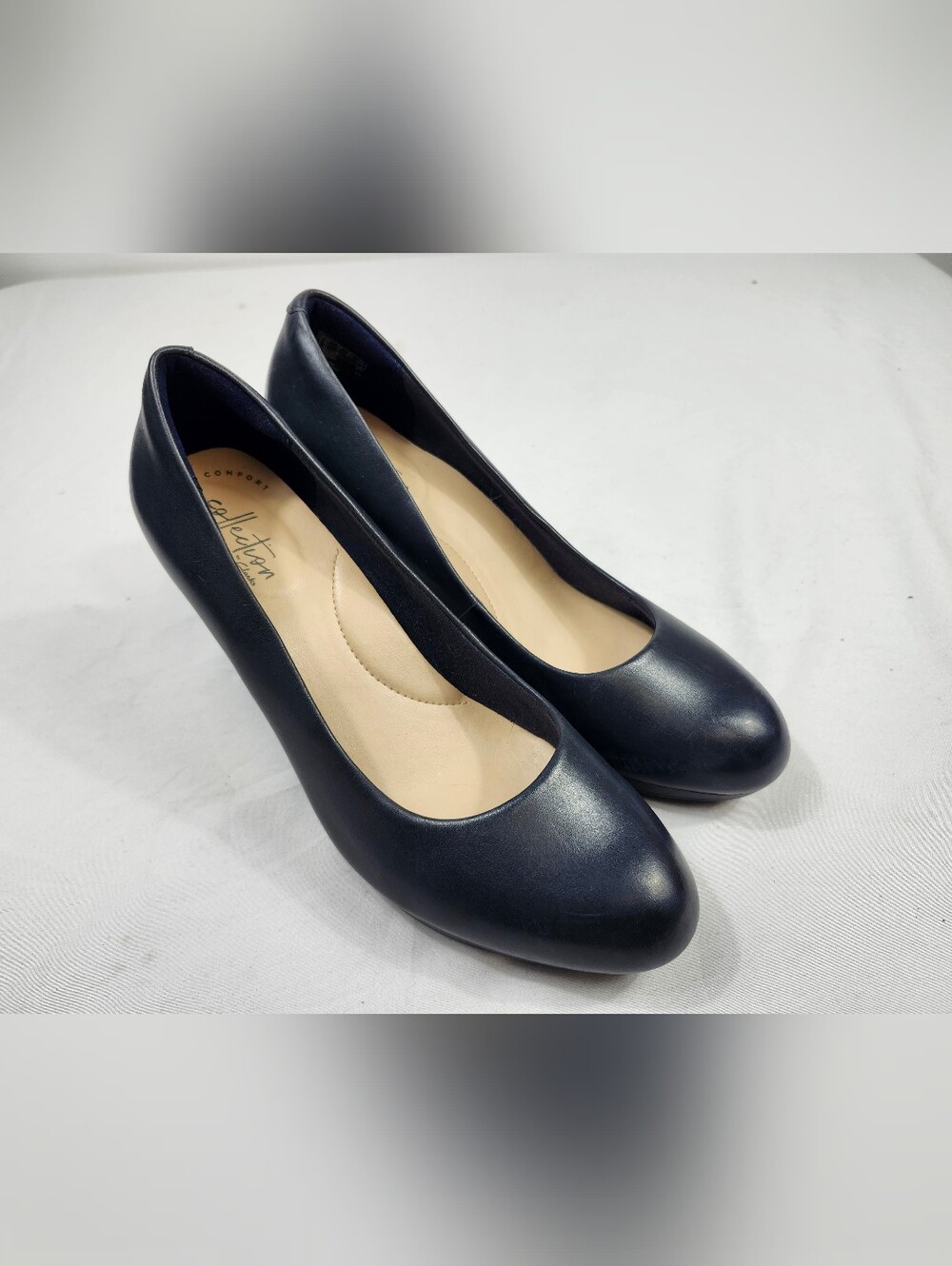Clarks Womens 7 M Navy Round-Toe Comfort Pumps Heels Evening Shoes